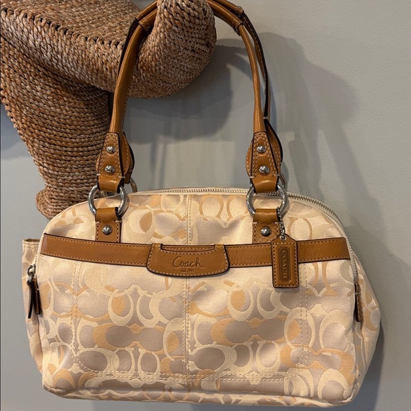 💛🤍Coach Penelope Signature Sateen Shoulder Purse Handbag - Picture 1 of 11